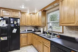 114 Tangleview Dr, White Oak, PA 15131 - Photo 10
