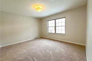 815 Village Dr, Pittsburgh, PA 15237 - Photo 10