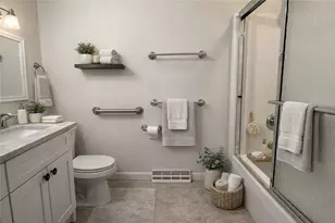 815 Village Dr, Pittsburgh, PA 15237 - Photo 18