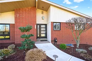 196 Marion Dr, Peters Township, PA 15317 - Photo 2