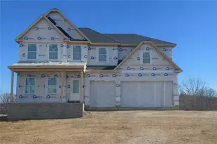 172 Victoria Dr, Moon/Crescent Twp, PA 15108 - Photo 2