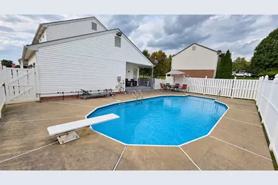 401 Lexington Dr, Hempfield Township, PA 15601 - Photo 16