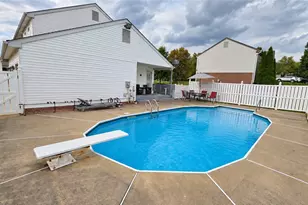 401 Lexington Dr, Hempfield Township, PA 15601 - Photo 16