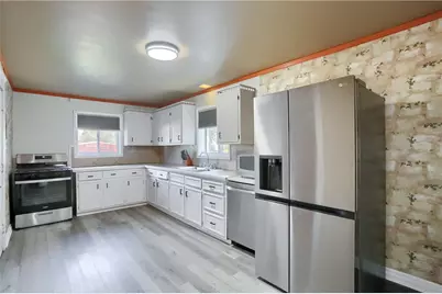 609 E Division St, New Castle, PA 16101 - Photo 8