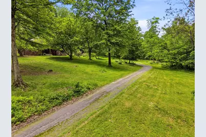 21 W Hillcrest Rd, Nottingham, PA 15330 - Photo 2