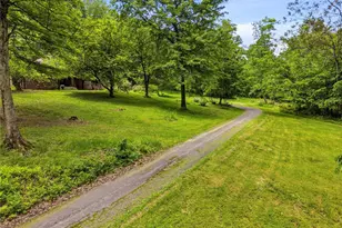 21 W Hillcrest Rd, Nottingham, PA 15330 - Photo 2