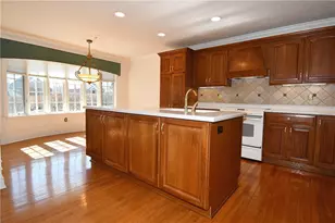 215 Victoria Ln, Peters Township, PA 15317 - Photo 8