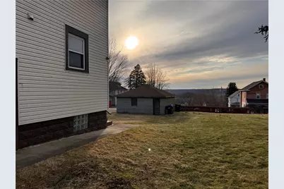 400 Emerson Ave, Farrell, PA 16121 - Photo 16