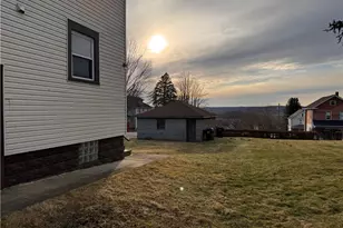 400 Emerson Ave, Farrell, PA 16121 - Photo 16