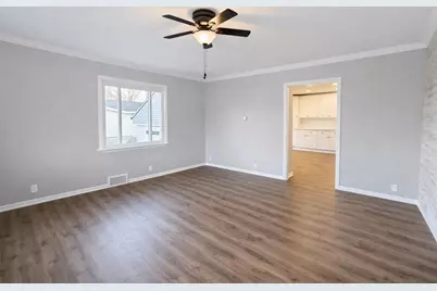 417 Division Ave, Ellwood City, PA 16117 - Photo 6