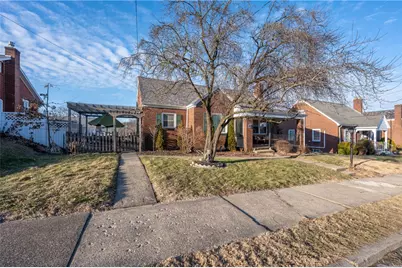 32 W Tacoma Ave, Latrobe, PA 15650 - Photo 2