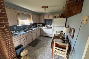 225 Chaucer Dr, Irwin, PA 15642 - Photo 10