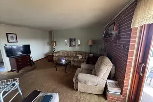 225 Chaucer Dr, Irwin, PA 15642 - Photo 8