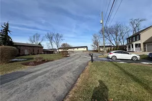 225 Chaucer Dr, Irwin, PA 15642 - Photo 20