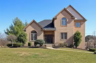 702 Magnolia Ln, Cranberry Township, PA 16066 - Photo 1