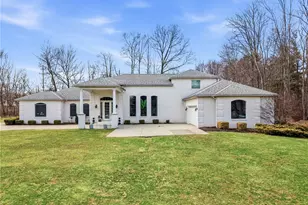 2440 Pierce Bluffs Dr, Hermitage, PA 16148 - Photo 2