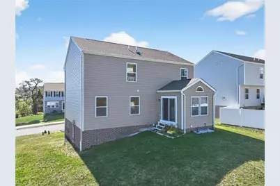 555 Gardenia Dr, Rostraver, PA 15012 - Photo 4