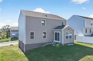 555 Gardenia Dr, Rostraver, PA 15012 - Photo 4