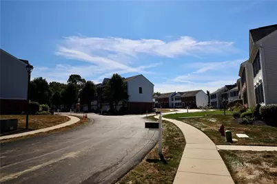 248 Overlook Ct, Coraopolis, PA 15108 - Photo 2