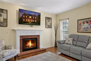 1008 Dunedin Dr, Hempfield Township, PA 15601 - Photo 4