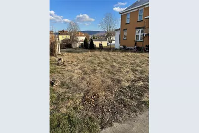 65 Lawn Ave, Uniontown, PA 15401 - Photo 2