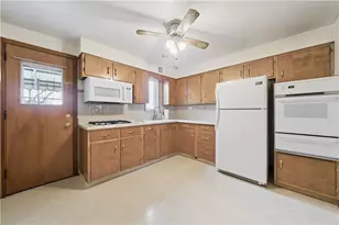 960 Illinois Ave, Pittsburgh, PA 15221 - Photo 6