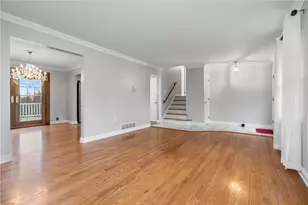 4855 S Emblem Dr, Pittsburgh, PA 15236 - Photo 4