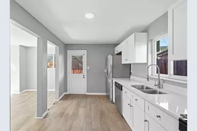 1381 Pocono St, Pittsburgh, PA 15218 - Photo 6