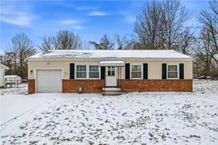 2225 Saratoga Dr, Hermitage, PA 16148 - Photo 1