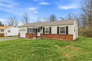 2225 Saratoga Dr, Hermitage, PA 16148 - Photo 2