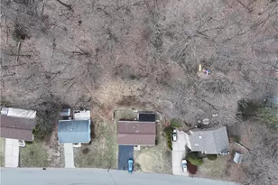 215 Hillendale Rd, Ross Twp, PA 15237 - Photo 32