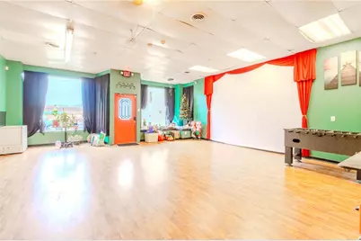 212 S 4th St, Jeannette, PA 15644 - Photo 6