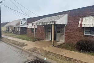 512 Chestnut St, Springdale Boro, PA 15144 - Photo 1