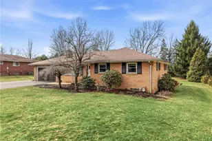 256 Donald Rd, Hermitage, PA 16148 - Photo 2