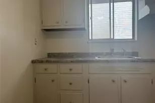 218 Bronx Ave, Pittsburgh, PA 15229 - Photo 8