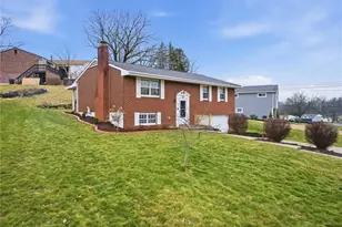 103 Treeview Dr, Moon/Crescent Twp, PA 15108 - Photo 2