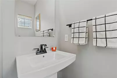 1043 Wedgewood Dr, Jeannette, PA 15644 - Photo 12