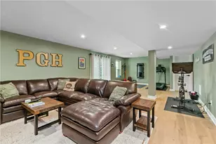 1043 Wedgewood Dr, Penn Twp, PA 15644 - Photo 24