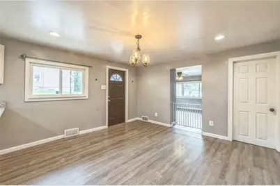 2318 Eccles St, Pittsburgh, PA 15210 - Photo 8