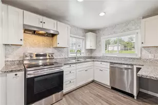 2318 Eccles St, Pittsburgh, PA 15210 - Photo 2