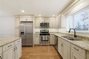 234 Parkedge Rd, Green Tree, PA 15220 - Photo 4