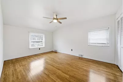 234 Parkedge Rd, Green Tree, PA 15220 - Photo 12