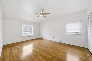 234 Parkedge Rd, Green Tree, PA 15220 - Photo 12