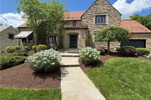 43 Hoodridge Dr, Pittsburgh, PA 15228 - Photo 2