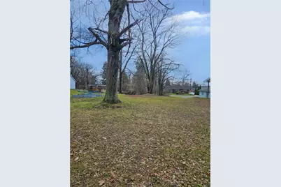 132 E Northview Ave, New Castle, PA 16105 - Photo 1