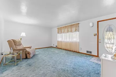 142 Donmor Drive, Ross Twp, PA 15237 - Photo 4