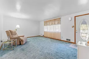 142 Donmor Dr, Ross Twp, PA 15237 - Photo 4