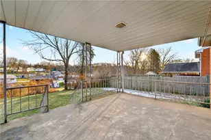 505 Bloomfield Dr, Hempfield Township, PA 15601 - Photo 6