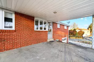 505 Bloomfield Dr, Hempfield Township, PA 15601 - Photo 4