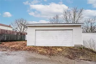 923 Scott Ave, Jeannette, PA 15644 - Photo 6